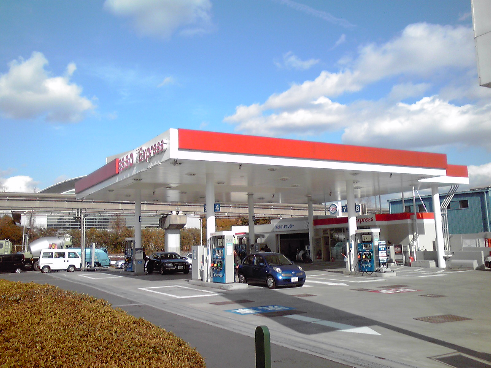 旭油業(株)　千里セントラルサービスステーション
